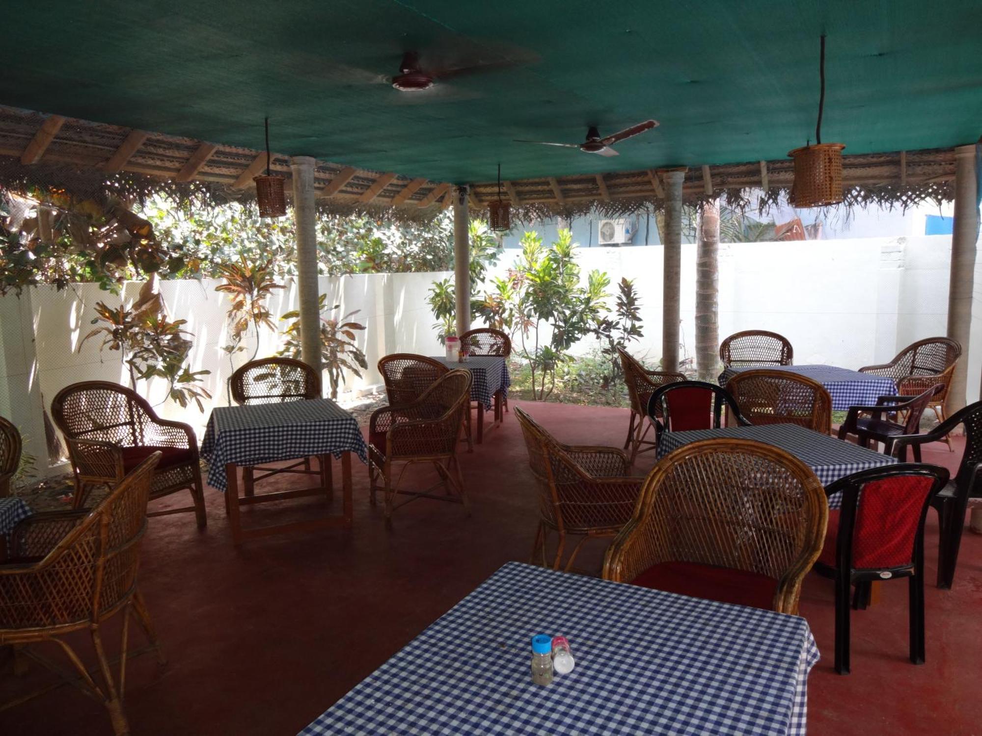 Hotel Thushara Kovalam Esterno foto