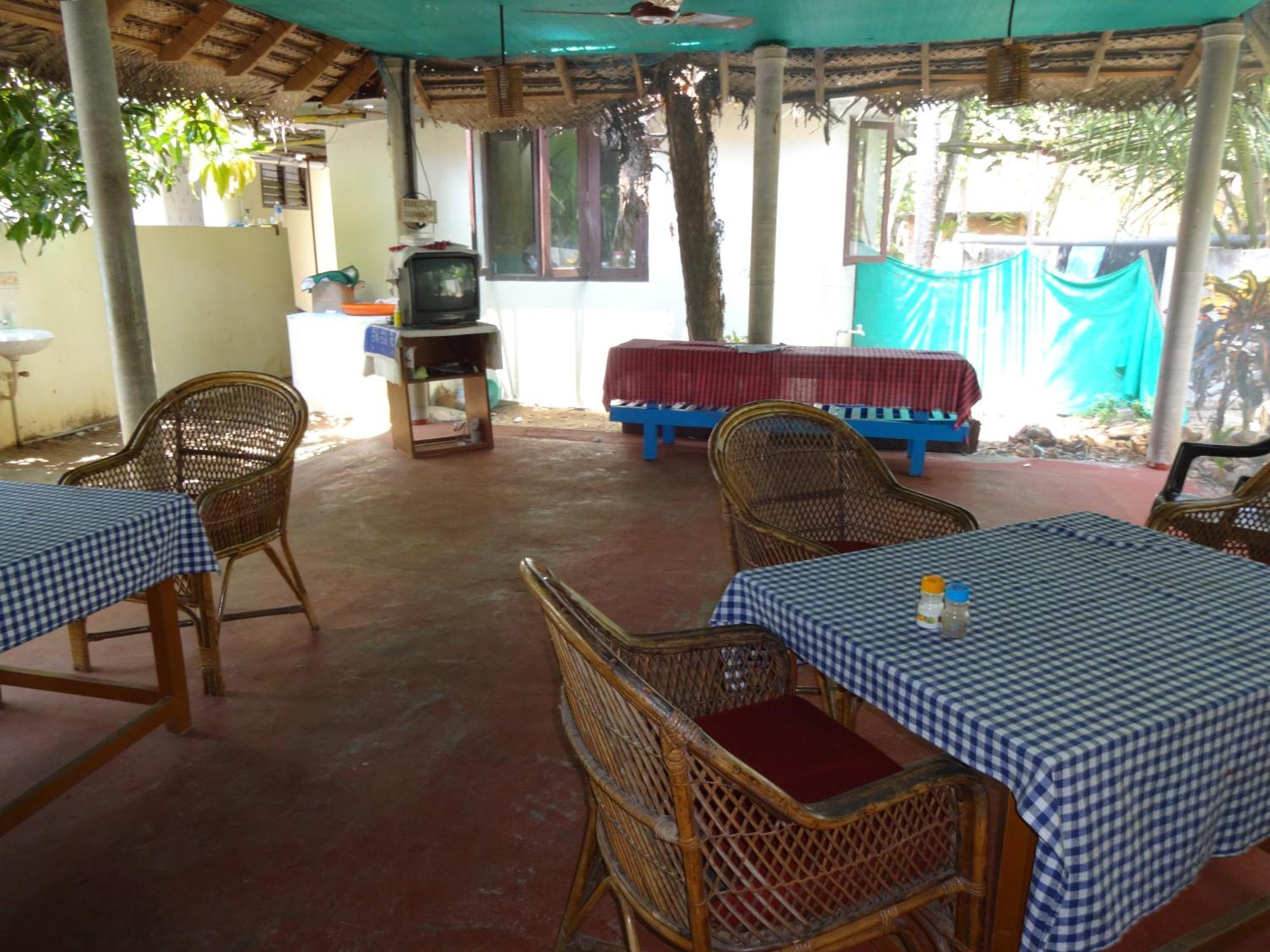 Hotel Thushara Kovalam Esterno foto