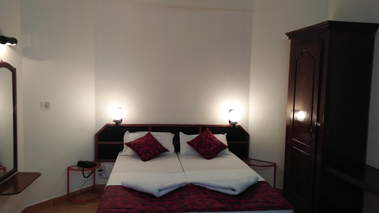 Hotel Thushara Kovalam Esterno foto