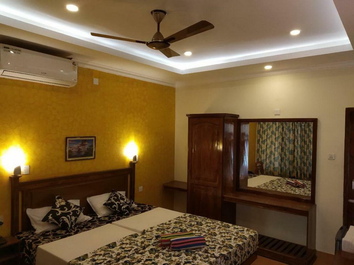 Hotel Thushara Kovalam Esterno foto